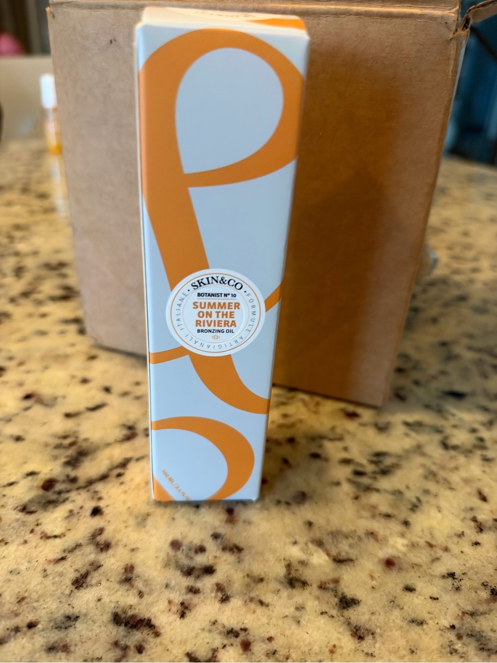 Skin Bronzing Body Oil in Orange and White